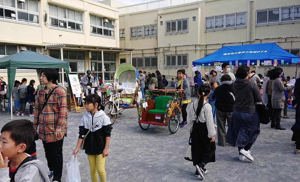 横浜市立東台小学校 光の子フェスティバル へ再び レトロな自転車タクシーの 金熊力車ester 鶴見